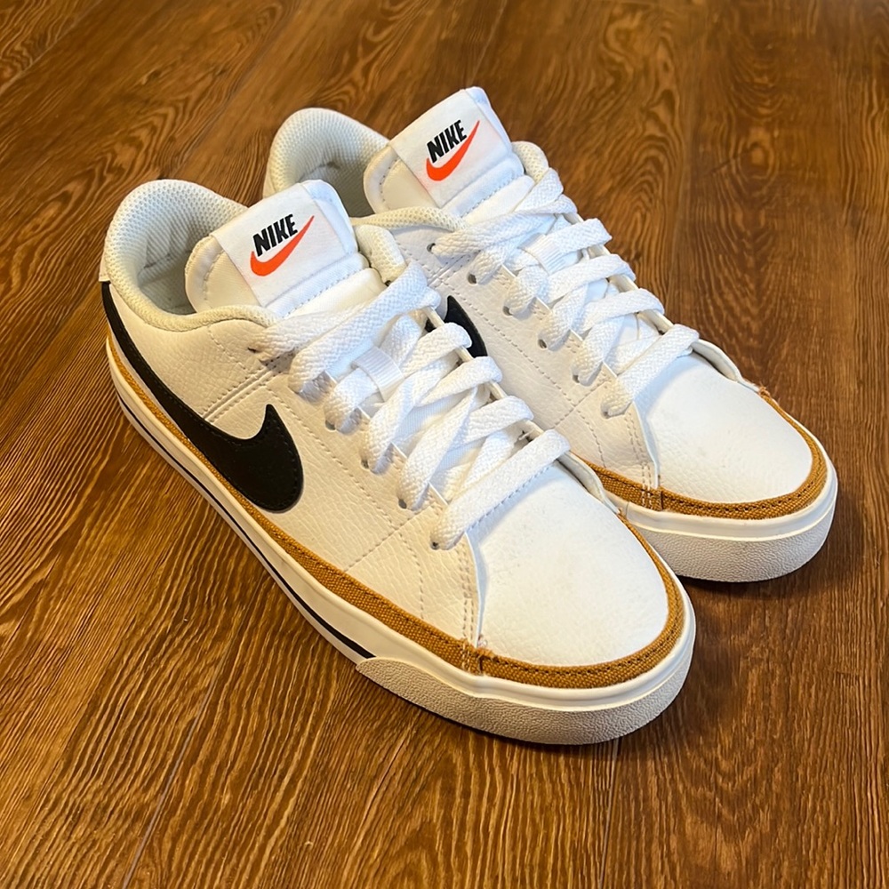 Women’s Nike Court Legacy